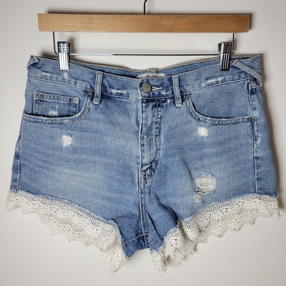 Free People Crochet Trim Denim Shorts Size 29 | Boho Summer Beachwear - Picture 1 of 10